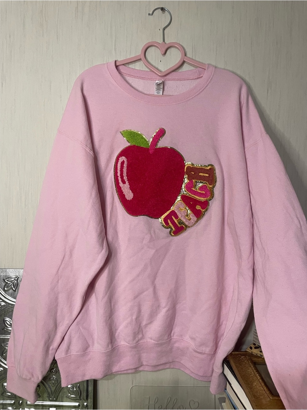 Teacher sweatshirt Teach light pink with apple
